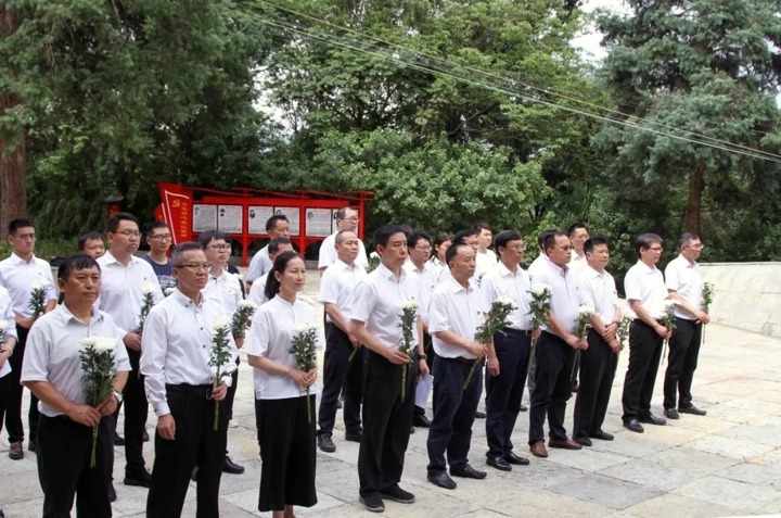 传承红色基因，，，赓续精神血脉——云煤集团党委到黑龙潭革命义士陵园开展红色主题教育
