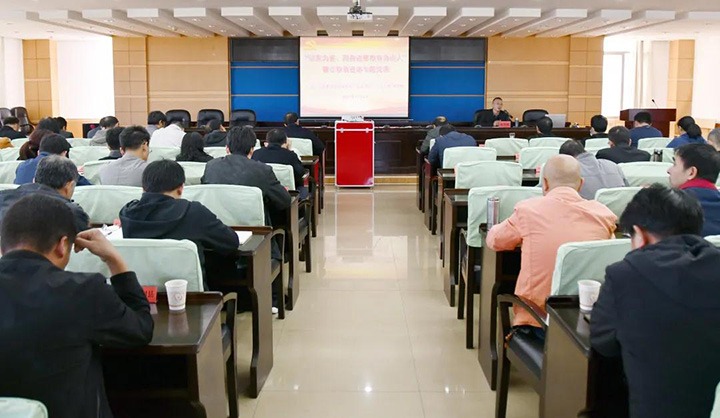 云维集团开展“以案为鉴，，，，，以身边事教育身边人”警示教育专题党课