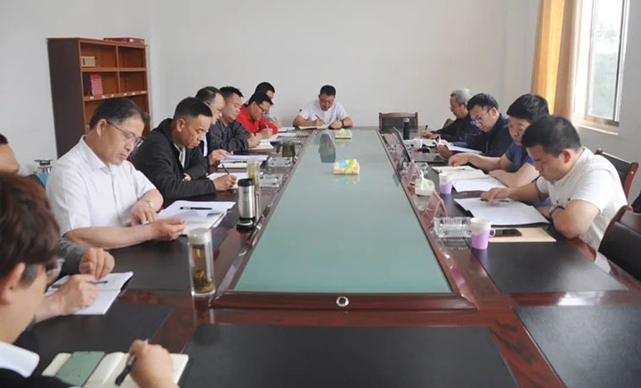 云煤（创世大发）集团总司理助理、刷新办主任陈家昆一行到陆东煤矿公司开展深化国企刷新三年行动专项督导