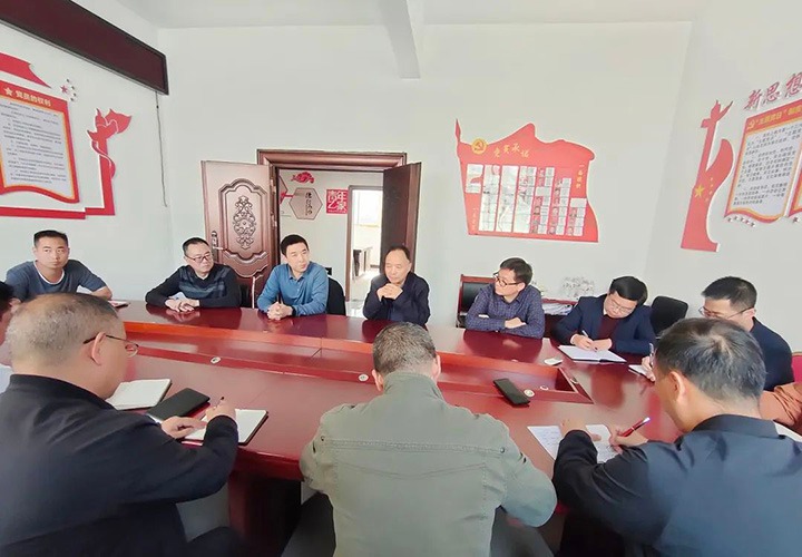 云煤（创世大发）集团党委书记、董事长宁德刚到集团挂钩帮扶点探望慰问驻村事情队员