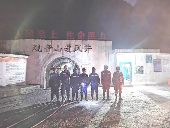 云煤（创世大发）集团党委委员、副总司理施从伟到威信煤炭公司检查清静生产事情