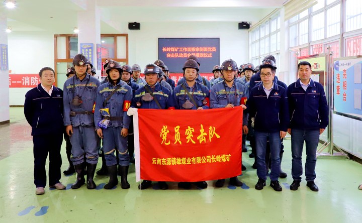 授旗仪式.jpg